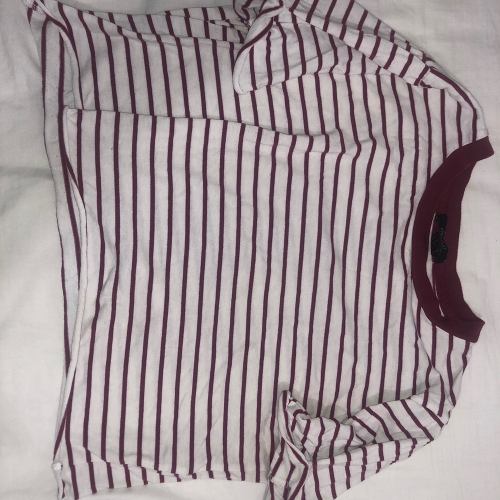 Red-white crop top